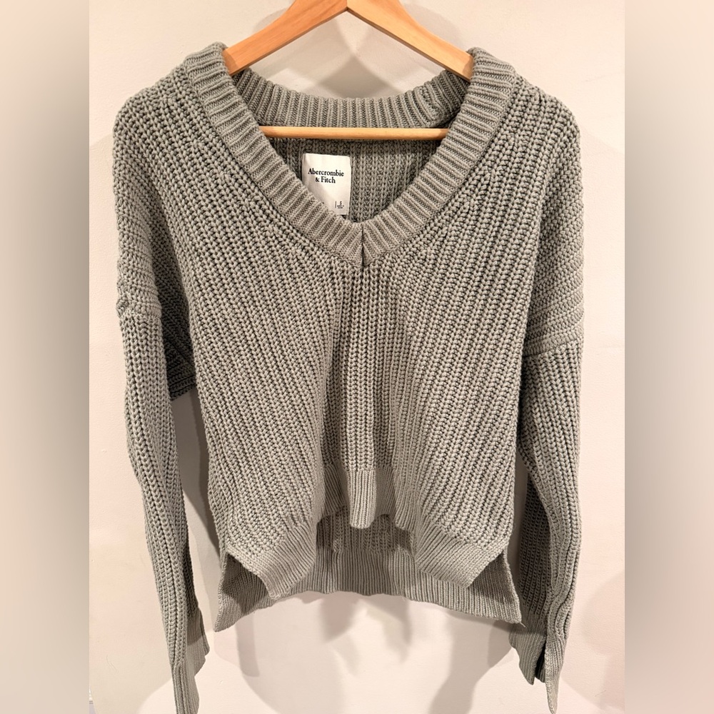 Abercrombie & Fitch Light Gray V-Neck Sweater
